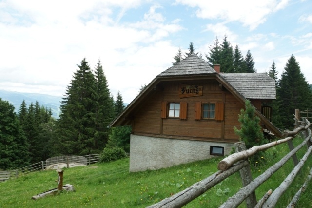 Hütte mit Hund-Aussenbereich PBF00198